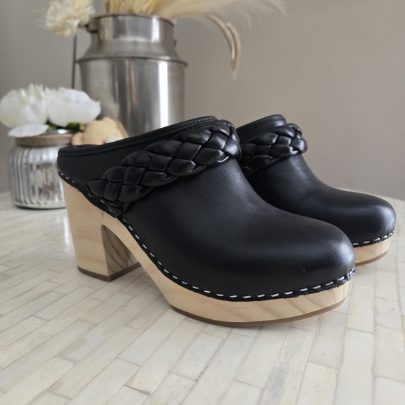 Dolce Vita Black Braided Leather Clogs with Light Tan Heel - Picture 2 of 5